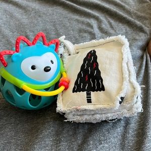 Skip hop hedgehog rattle and contrast book